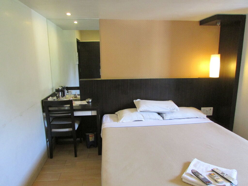 Тхане: Capital O 74167 Hotel Mourya Residency
