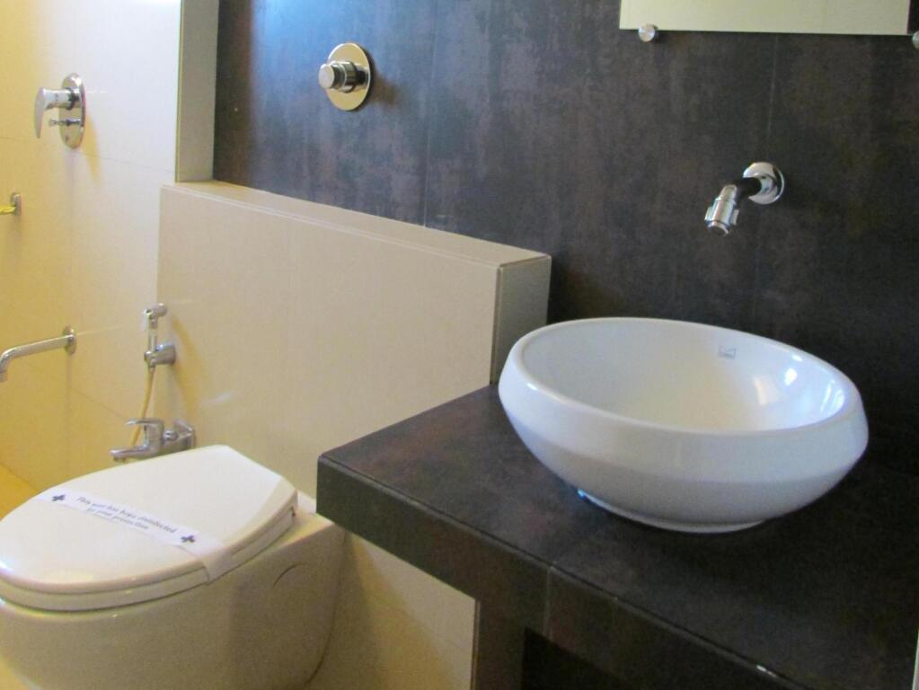 Тхане: Capital O 74167 Hotel Mourya Residency