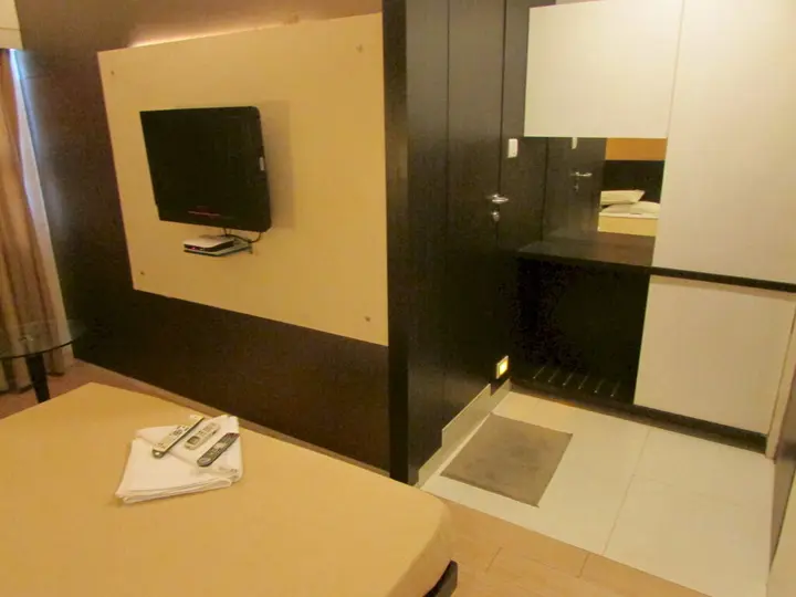 Тхане: Capital O 74167 Hotel Mourya Residency