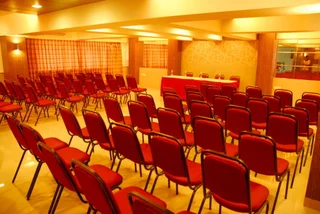 Тхане: Capital O 74167 Hotel Mourya Residency