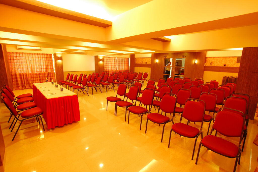 Тхане: Capital O 74167 Hotel Mourya Residency