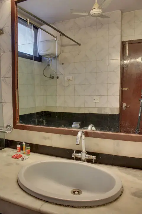 Нью-Дели: OYO 358 Hotel Golden Leaf