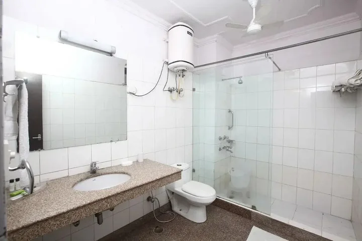 Нью-Дели: OYO 358 Hotel Golden Leaf
