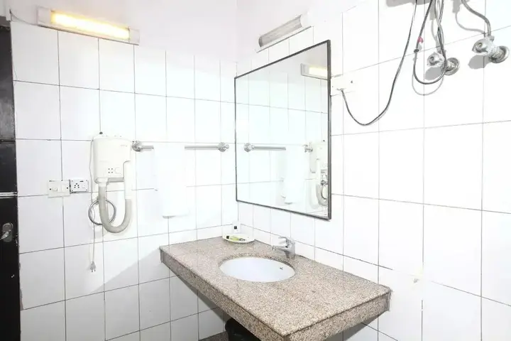 Нью-Дели: OYO 358 Hotel Golden Leaf