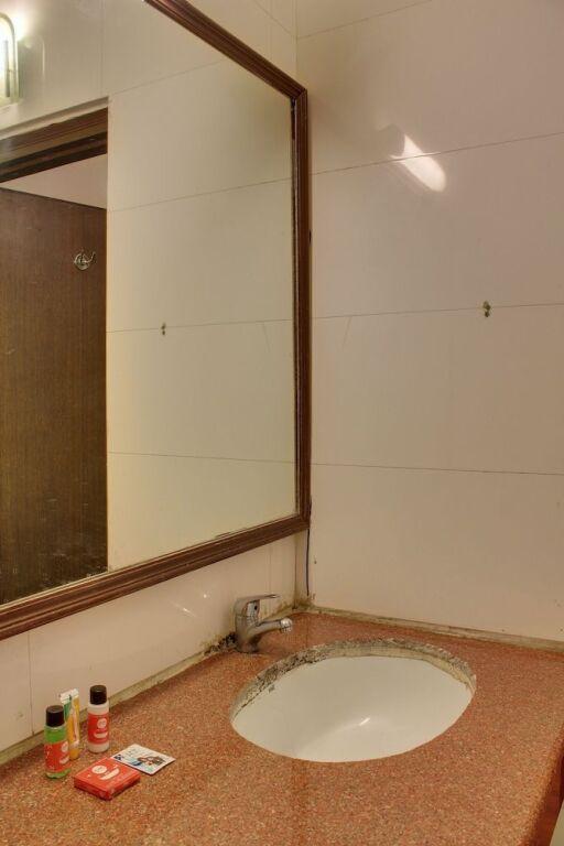 Нью-Дели: OYO 358 Hotel Golden Leaf
