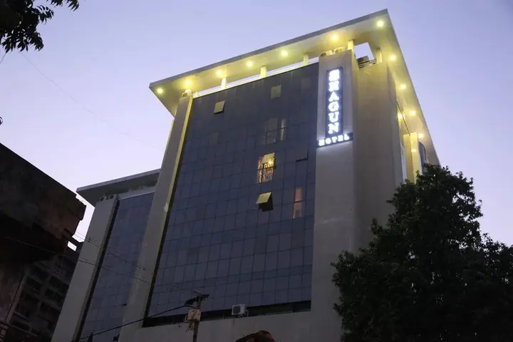 Вадодара: Shagun Hotel