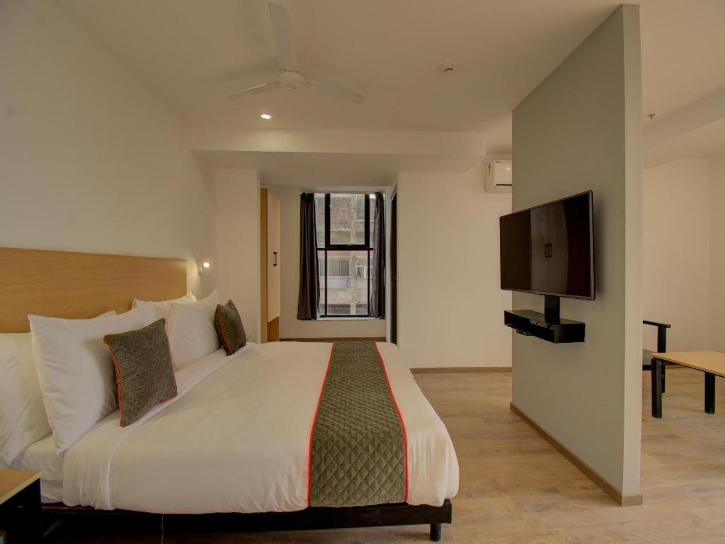 Вадодара: Shagun Hotel