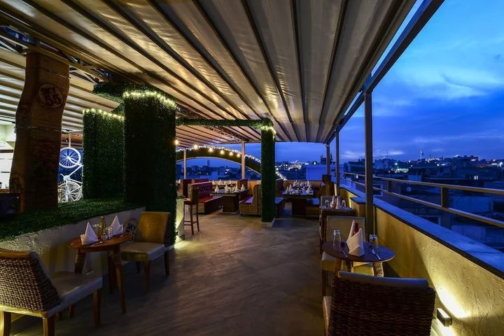 Бхопал: Hotel Atishay