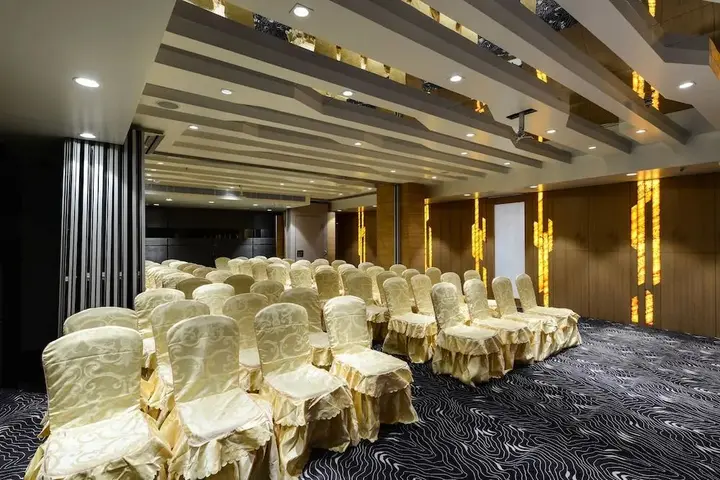 Бхопал: Hotel Atishay