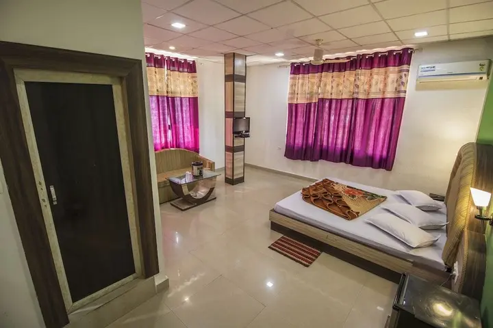 Пачмарай: Hotel Natraj