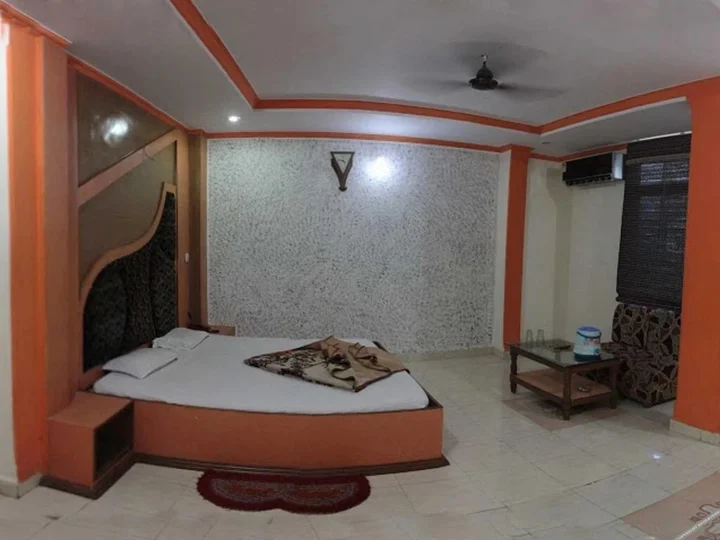 Пачмарай: Hotel Natraj