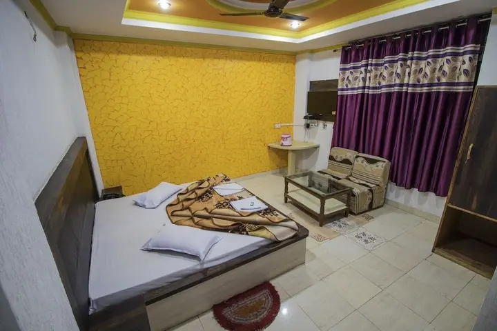 Пачмарай: Hotel Natraj