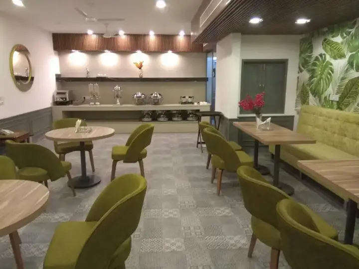 Нью-Дели: Hotel Palm Greens