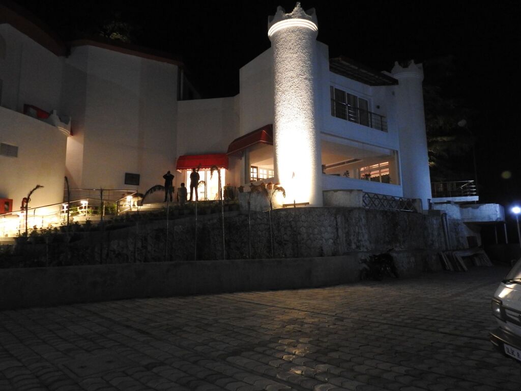 Массури: Renest Dunsvirk Court Mussoorie