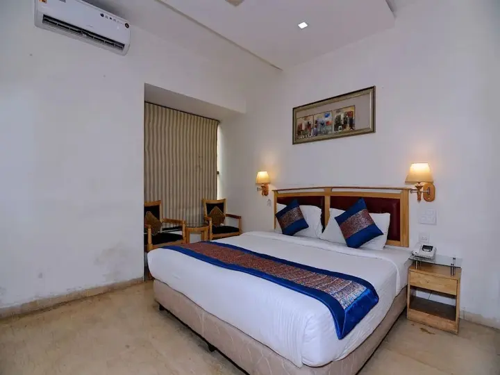 Нью-Дели: Oyo 5270 Sam Hotel