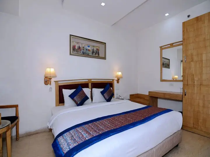 Нью-Дели: Oyo 5270 Sam Hotel