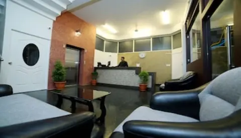 Кондотти: Beachway Hotel