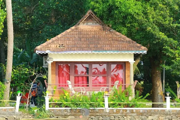 Чампакулам: Manjishta Ayurveda Heritage Resort