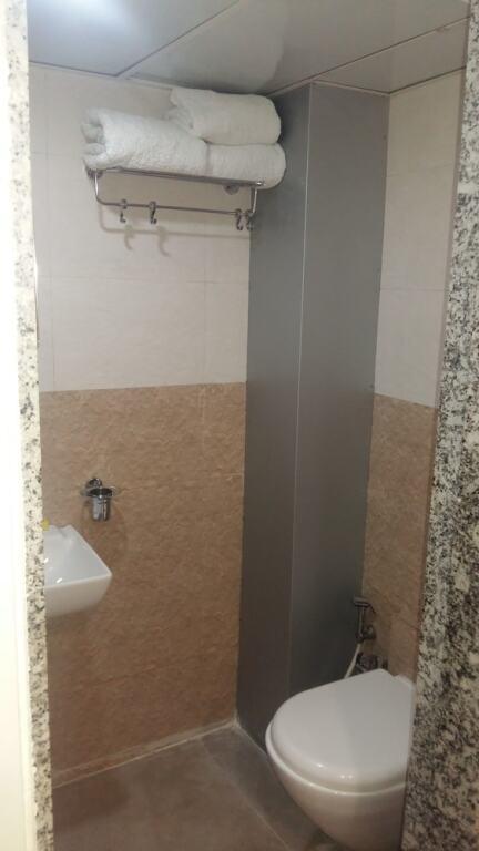 Мумбаи: FabHotel Address Inn
