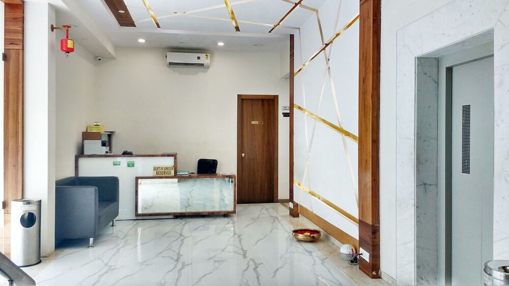 Мумбаи: FabHotel Address Inn