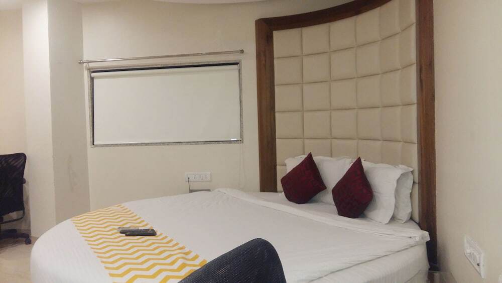 Мумбаи: FabHotel Address Inn
