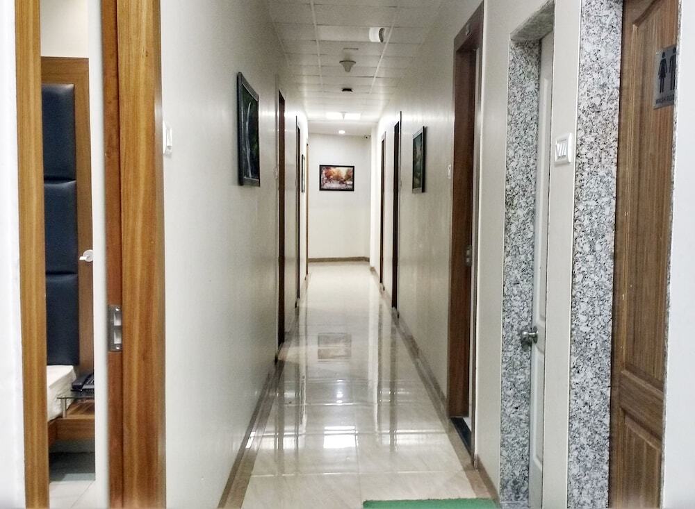 Мумбаи: FabHotel Address Inn