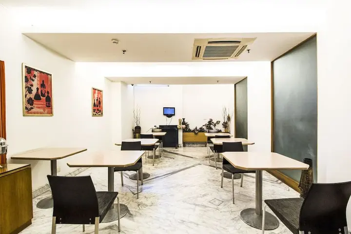 Гуруграм: FabHotel Raj Darbar Iffco