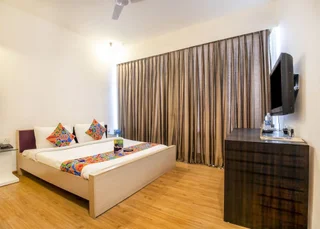 Гуруграм: FabHotel Raj Darbar Iffco