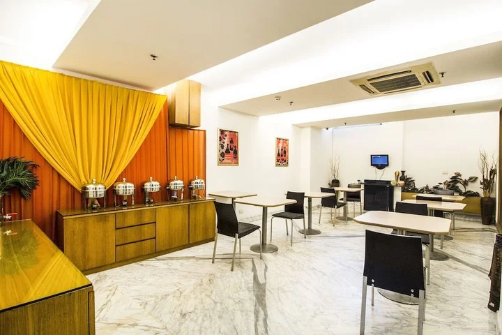 Гуруграм: FabHotel Raj Darbar Iffco