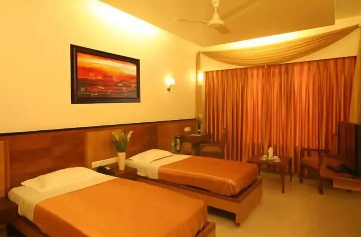 Тхане: Hotel Dhiraj