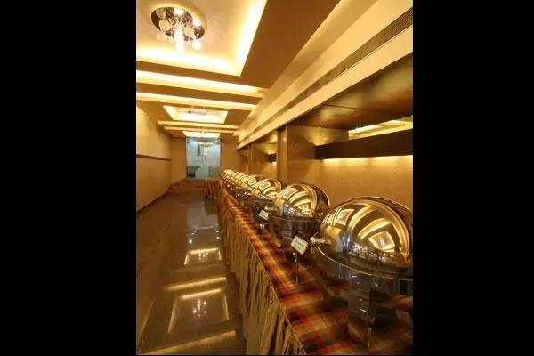 Тхане: Hotel Dhiraj