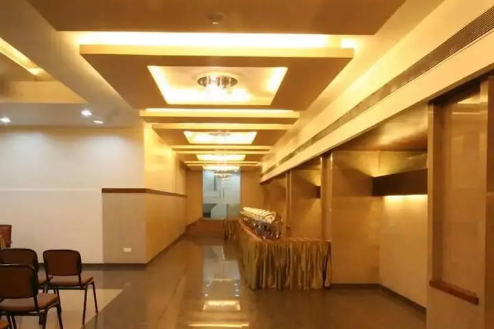 Тхане: Hotel Dhiraj
