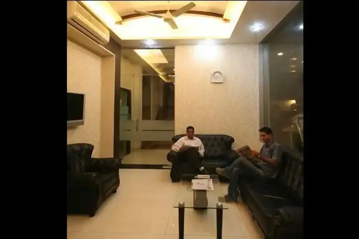 Тхане: Hotel Dhiraj