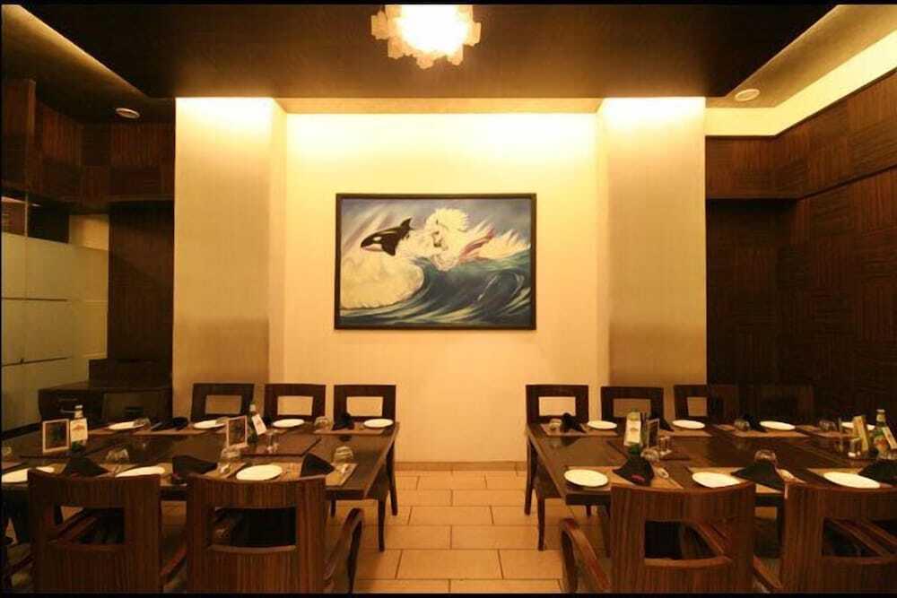 Тхане: Hotel Dhiraj