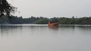 Кавелоссим: River Castle