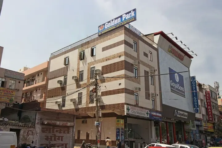 Нью-Дели: OYO 4882 Hotel Golden Park
