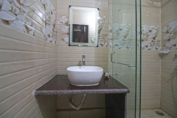 Нью-Дели: OYO 4882 Hotel Golden Park