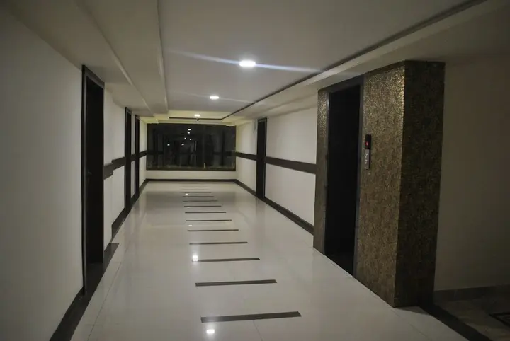 Сатна: Hotel Spark