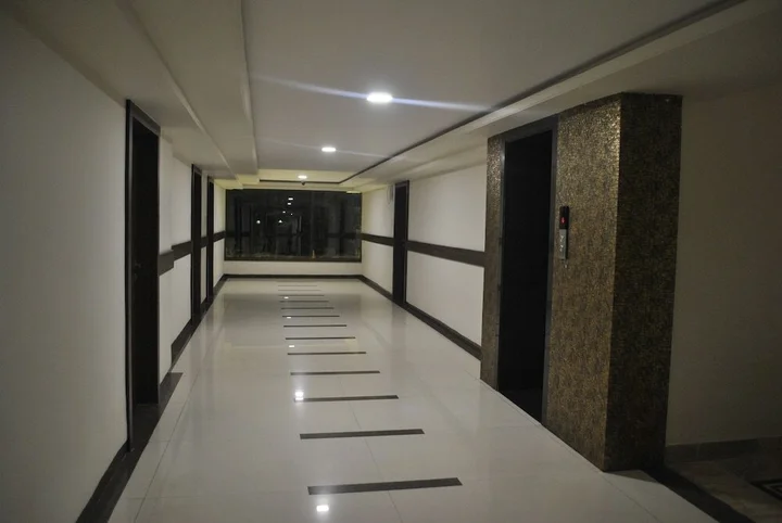 Сатна: Hotel Spark