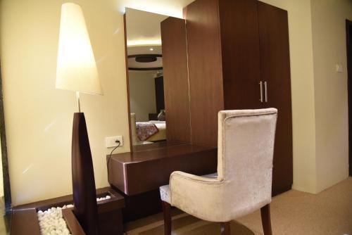 Ананд: Viz Park Hotel