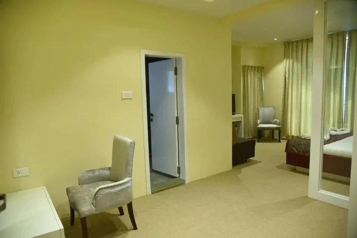 Ананд: Viz Park Hotel