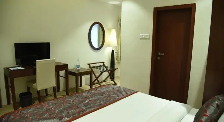 Ананд: Viz Park Hotel