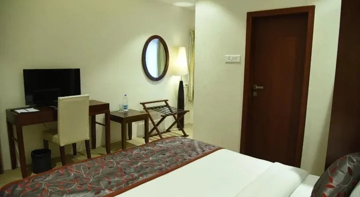 Ананд: Viz Park Hotel