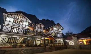 Лачунг: Etho Metho Hotel by RightClique
