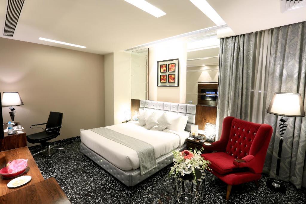 Карнал: The Vivaan Hotel & Resorts