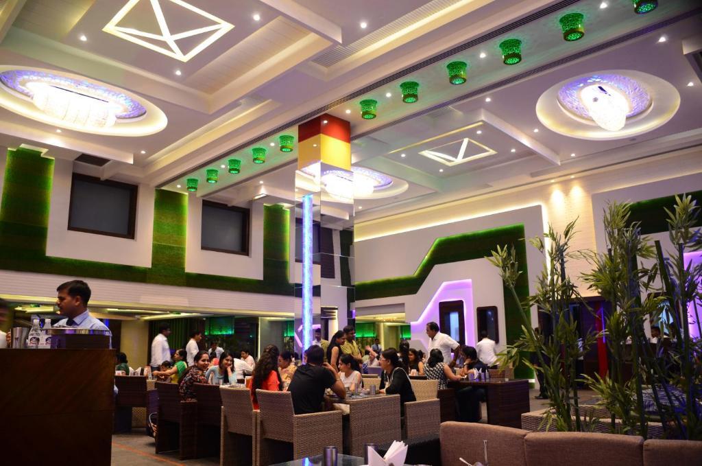 Карнал: The Vivaan Hotel & Resorts