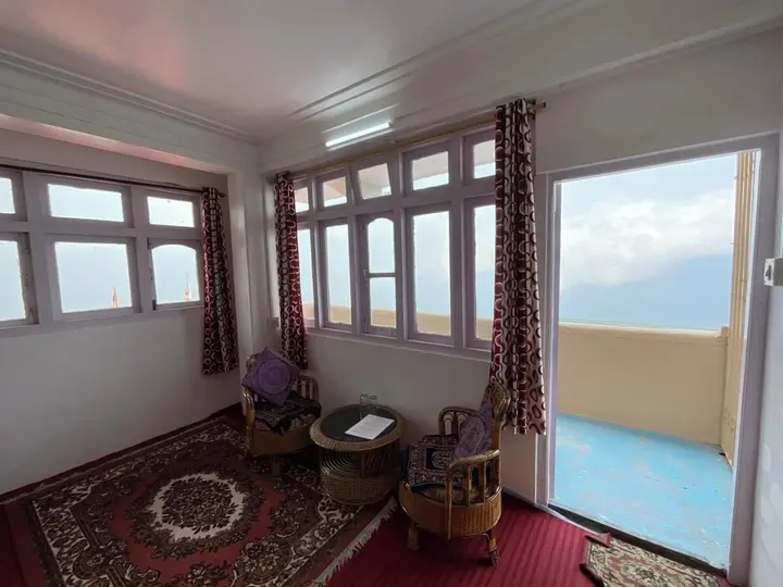 Дарджилинг: Hotel Long Island