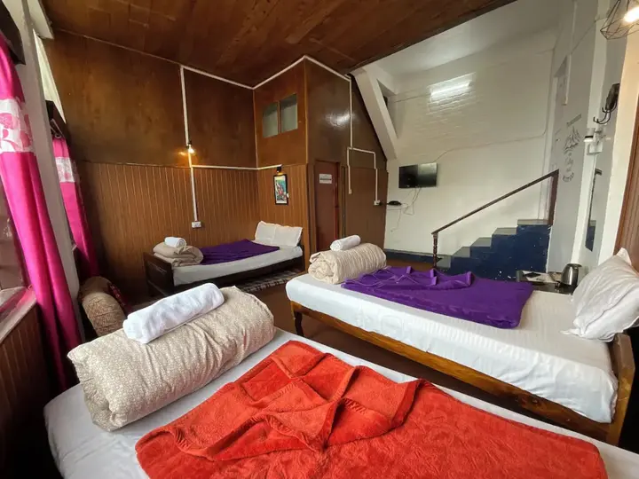 Дарджилинг: Hotel Long Island