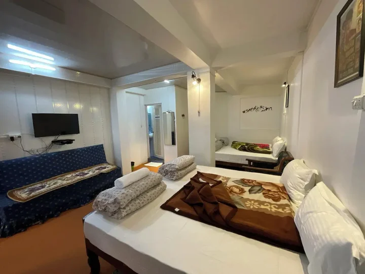 Дарджилинг: Hotel Long Island