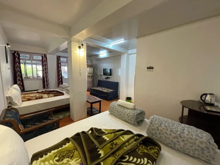 Дарджилинг: Hotel Long Island